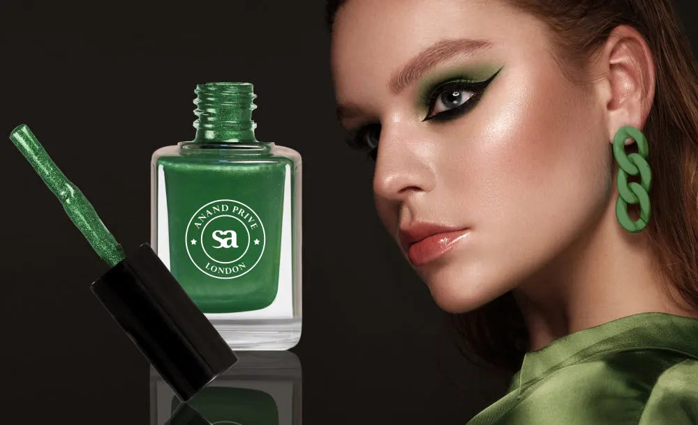 Green Nail Varnish 01