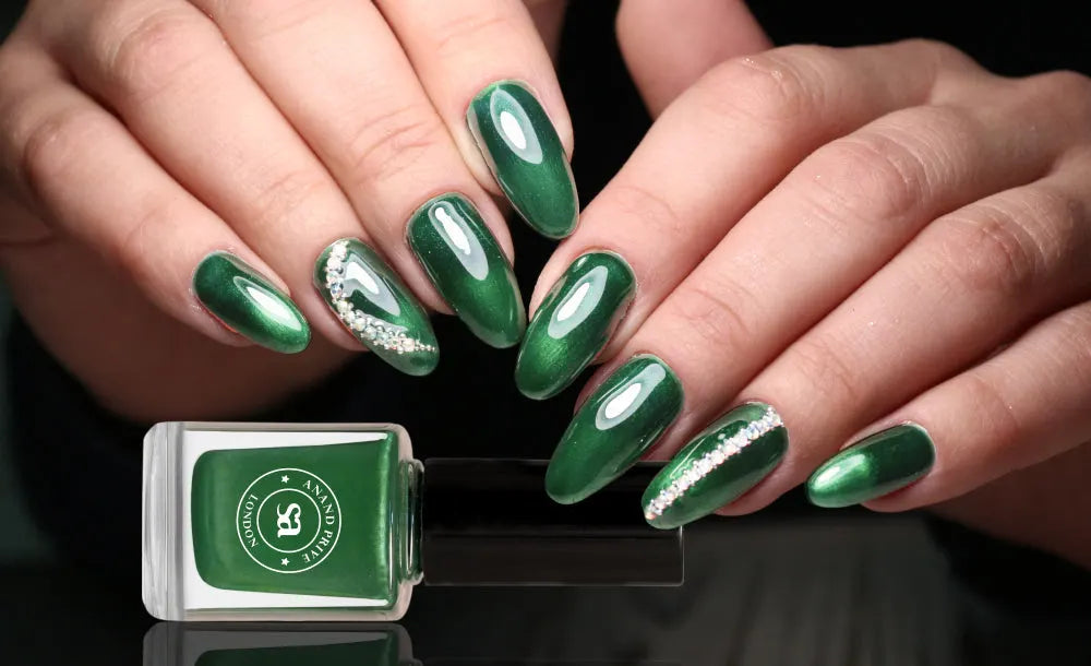 Green Nail Varnish 02